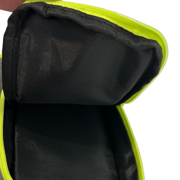 Well Traveled Toiletry Bag for Makeup, Shaving Kit, Cosmetics, Electronics Case - Picture 5 of 10